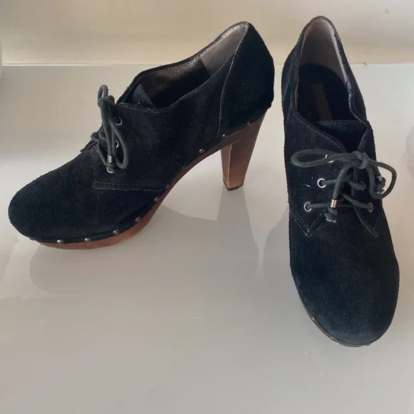 Banana Republic Black Suede Lace Up Heeled Boots, Sz 8 - Picture 5 of 10